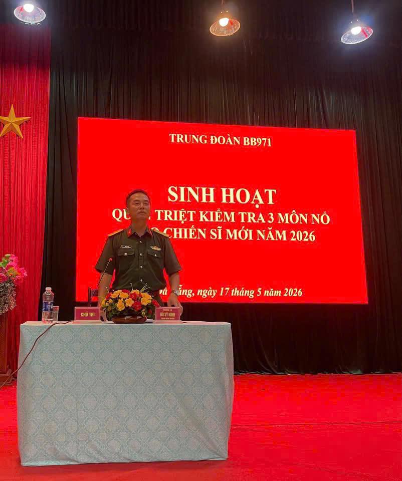 ĐỒNG CHÍ TRUNG ĐOÀN TRƯỞNG SINH HOẠT QUÁN TRIỆT NHIỆM VỤ KIỂM TRA 3 MÔN NỔ CHO CHIẾN SĨ MỚI NĂM 2026
